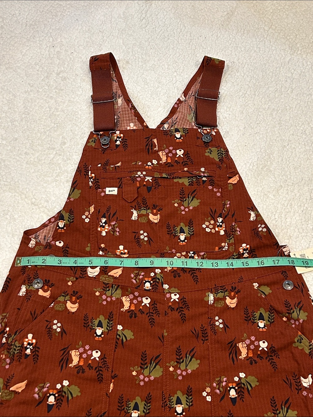 Duluth Heirloom Gardening Shorts Overalls sz Medium Gnome Rabbit Chicken Print - Picture 14 of 16